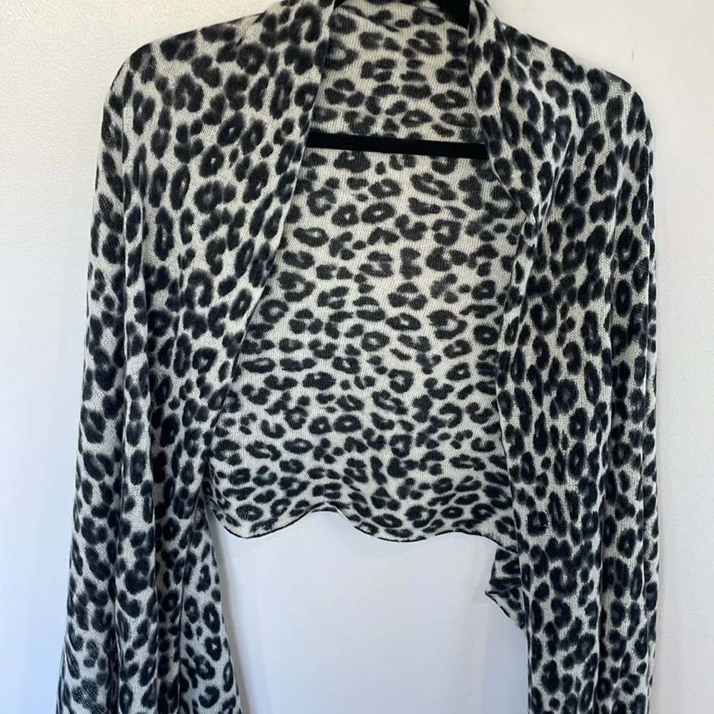 Cashmere blend Banana Republic black gray cream cheetah animal print cozy scarf